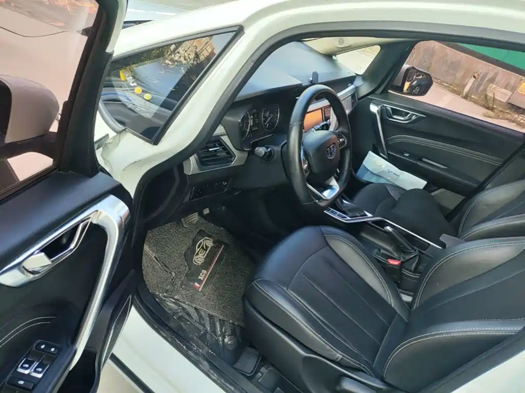Фото 16 - Geely Vision X3