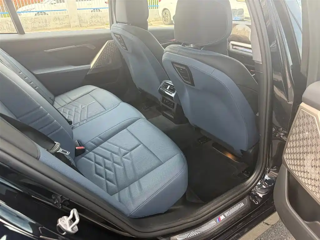 BMW 5 Series 2025 530Li Premium M Sport Package фото 10
