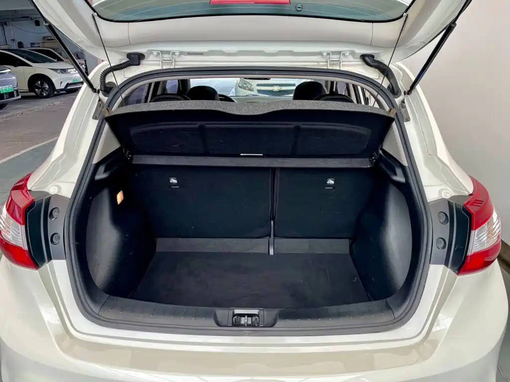 Photo 15 - Nissan Tiida