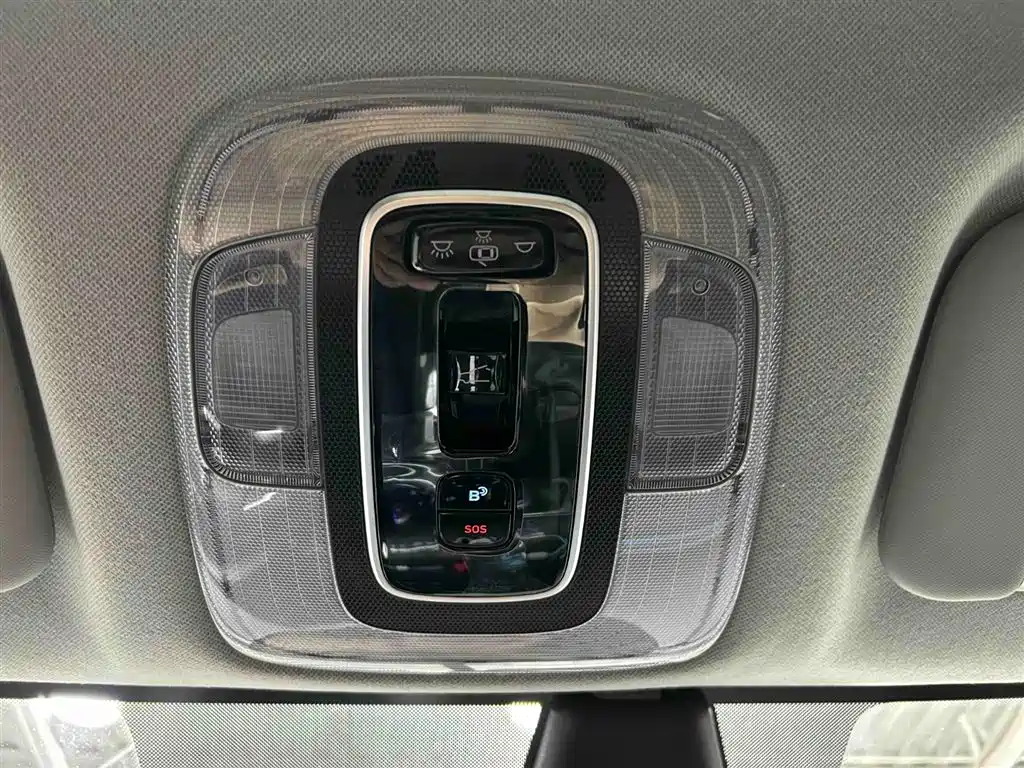 Hyundai Elantra 2023 1.5L CVT TOP Flagship Edition фото 8