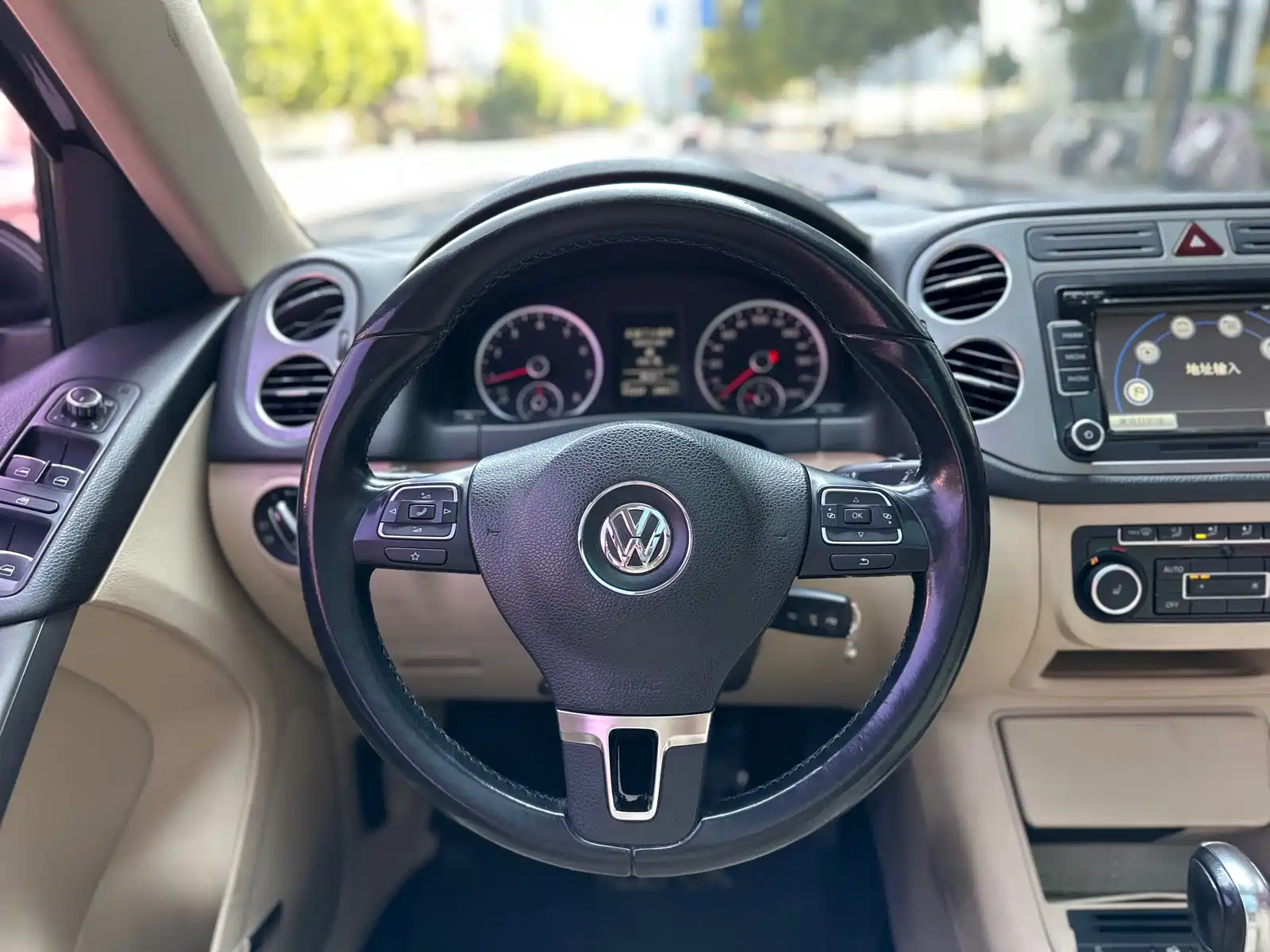 صورة 7 - Volkswagen Tiguan