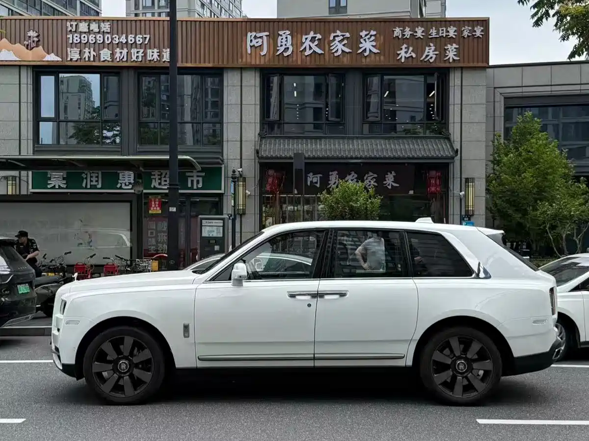 Rolls-Royce Cullinan 2025 2024 5-Seater