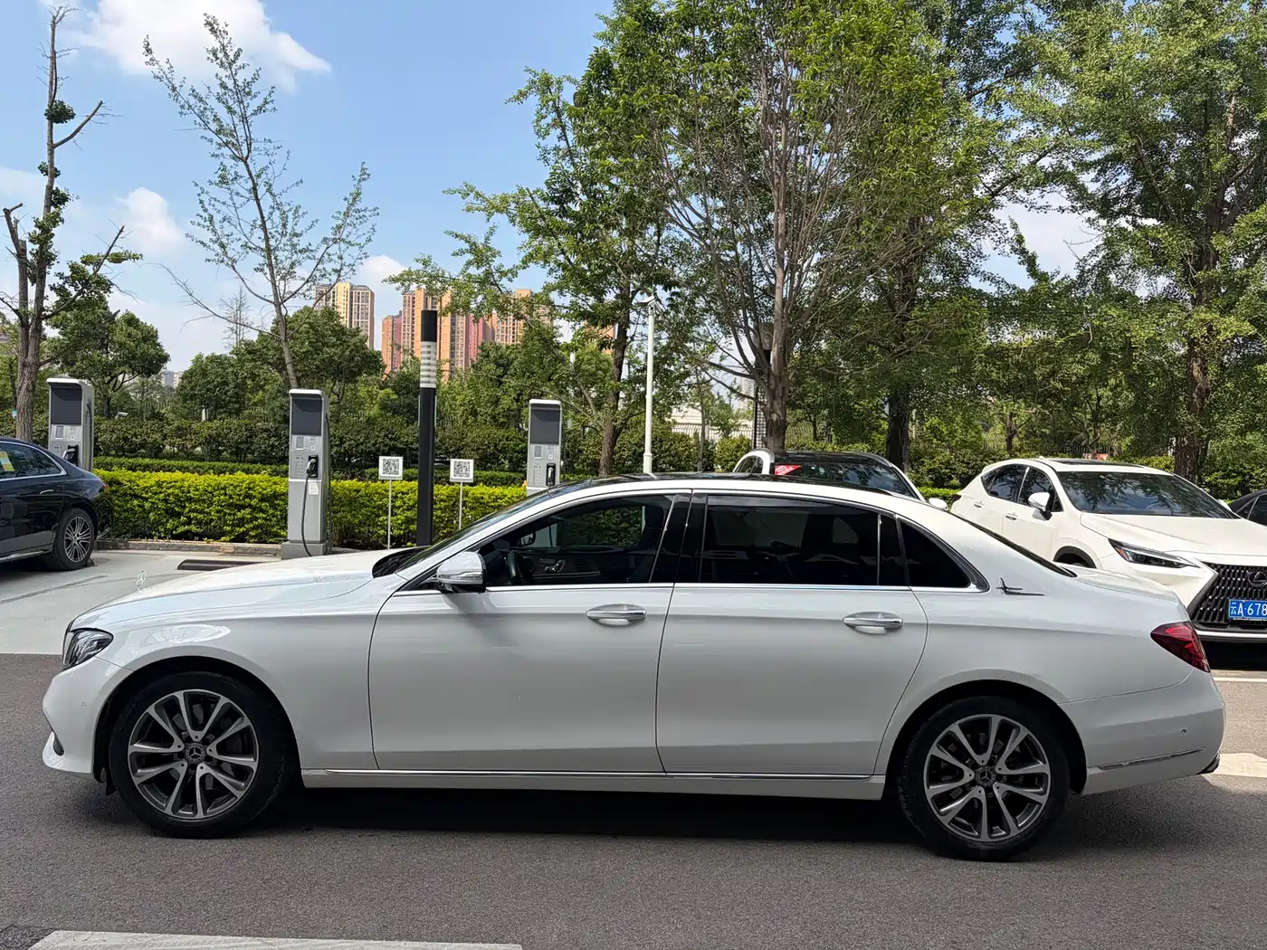Mercedes-Benz E-Class 2019 E 300 L Luxury фото 5
