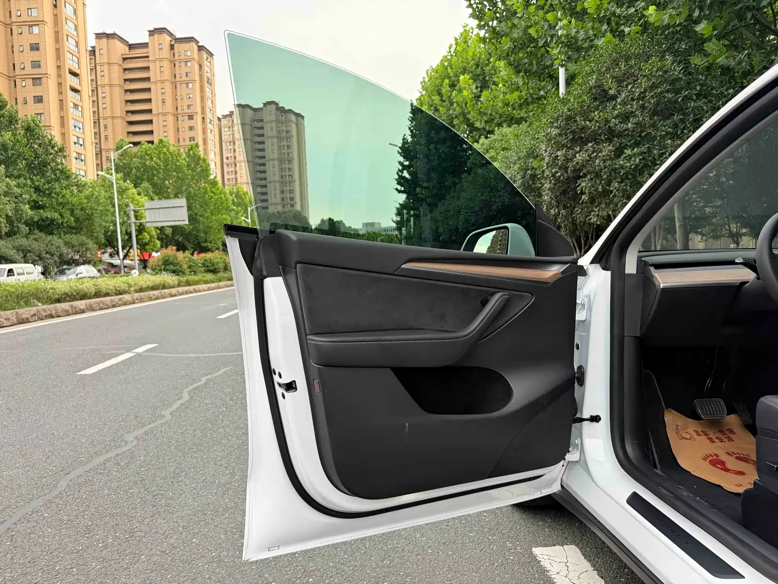 Photo 6 - Tesla Model Y
