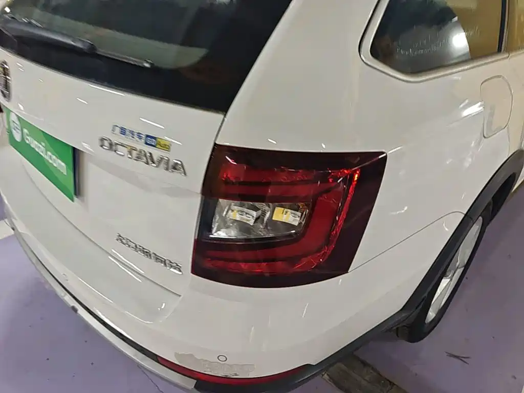 Photo 8 - Škoda Octavia