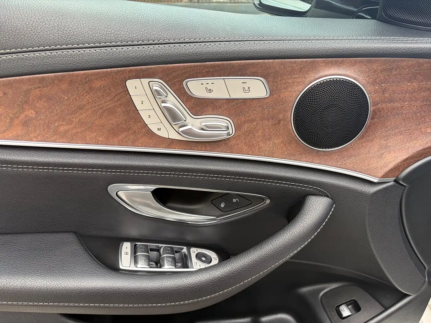 Mercedes-Benz E-Class 2019 E 300 L Luxury фото 13