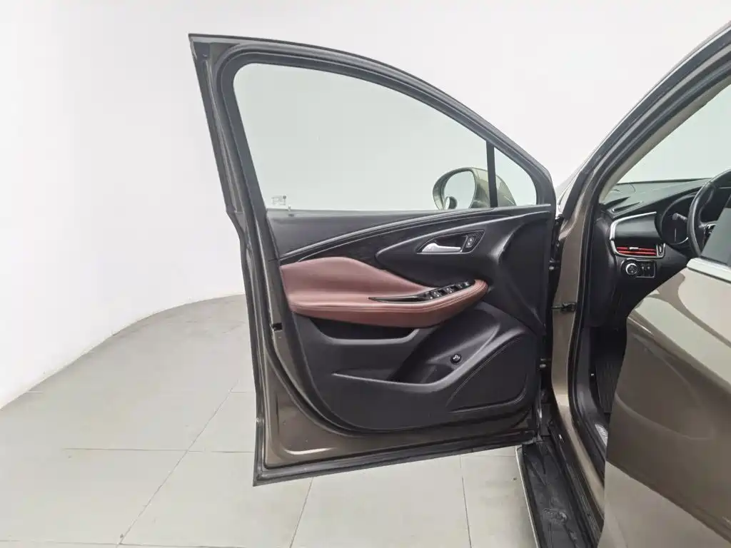 Photo 8 - Buick Envision Plus