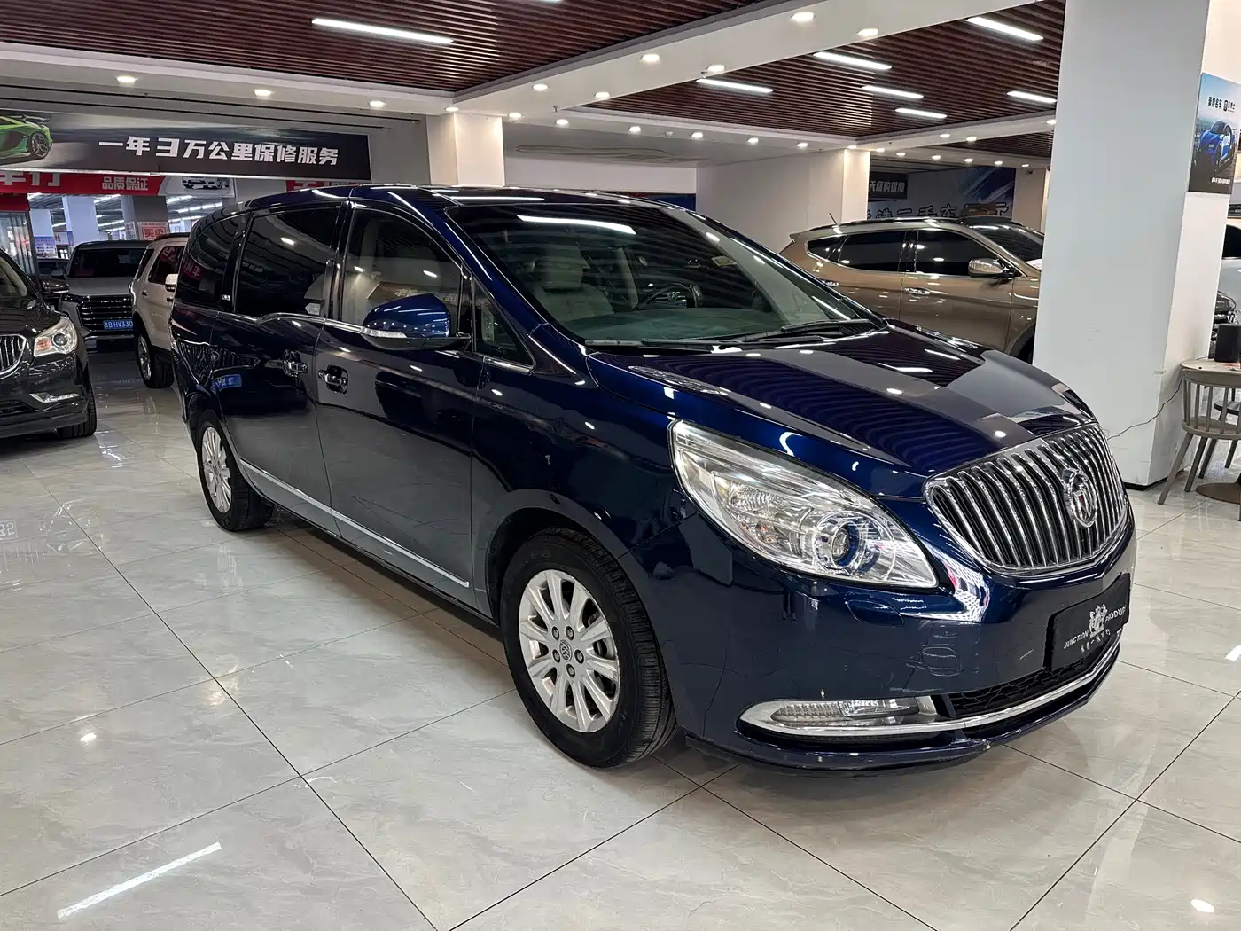 Buick GL8 2011 3.0L GT Luxury Business Elegance Edition фото 3