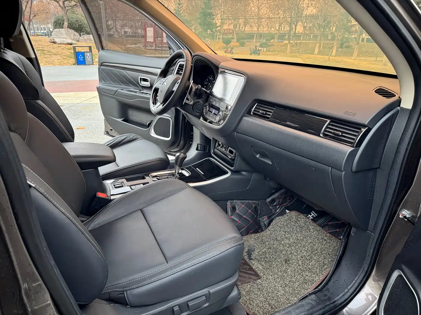 MITSUBISHI OUTLANDER