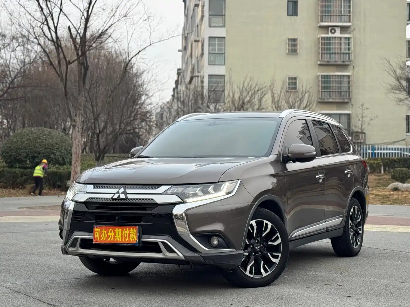 MITSUBISHI OUTLANDER