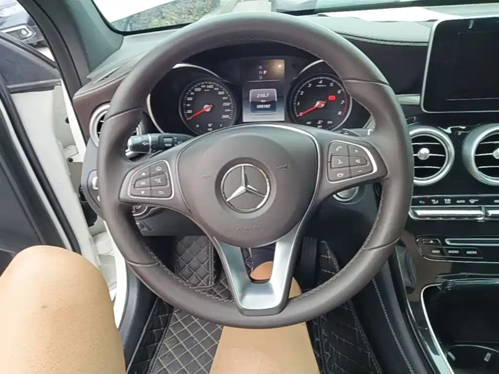 Mercedes-Benz GLC 2018 Facelift GLC 200 4MATIC фото 11