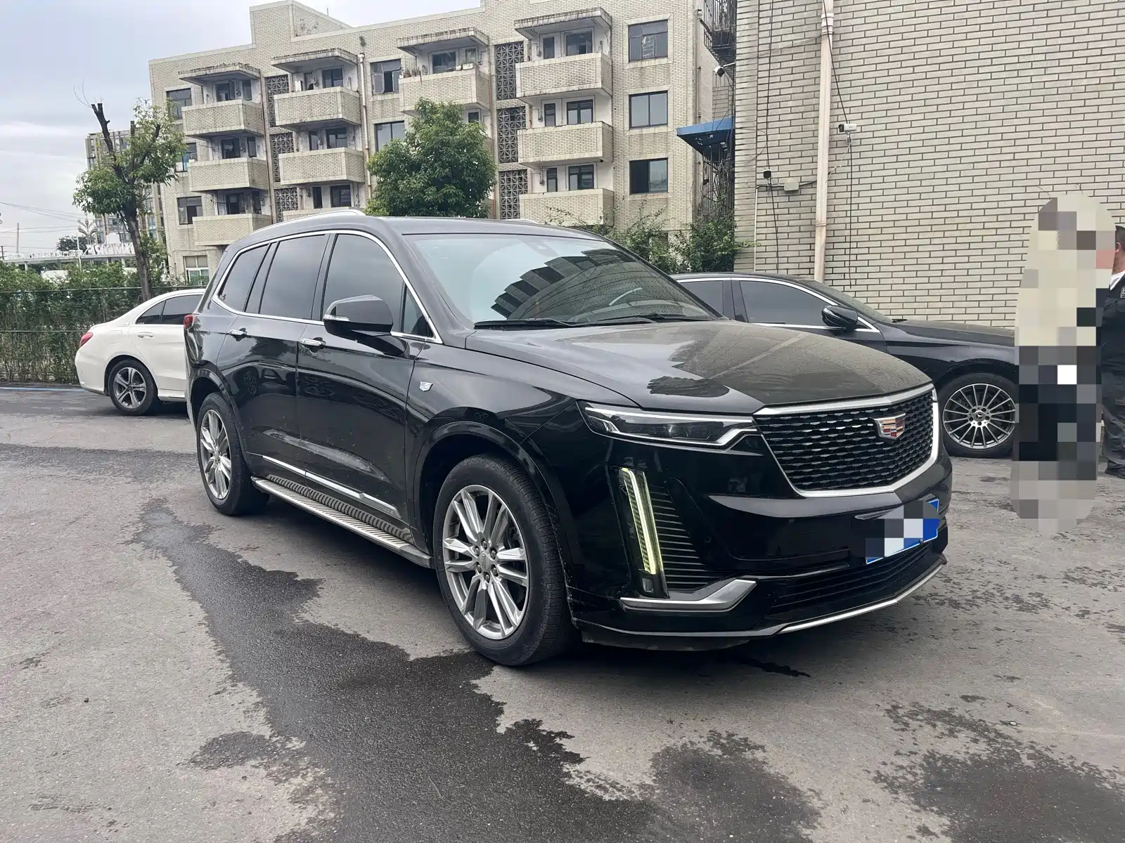 Photo 3 - Cadillac XT6