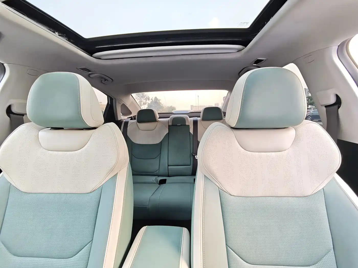 Geely Emgrand L HiP 2023 2022 1.5TD-DHT Pro 100KM Travel Edition