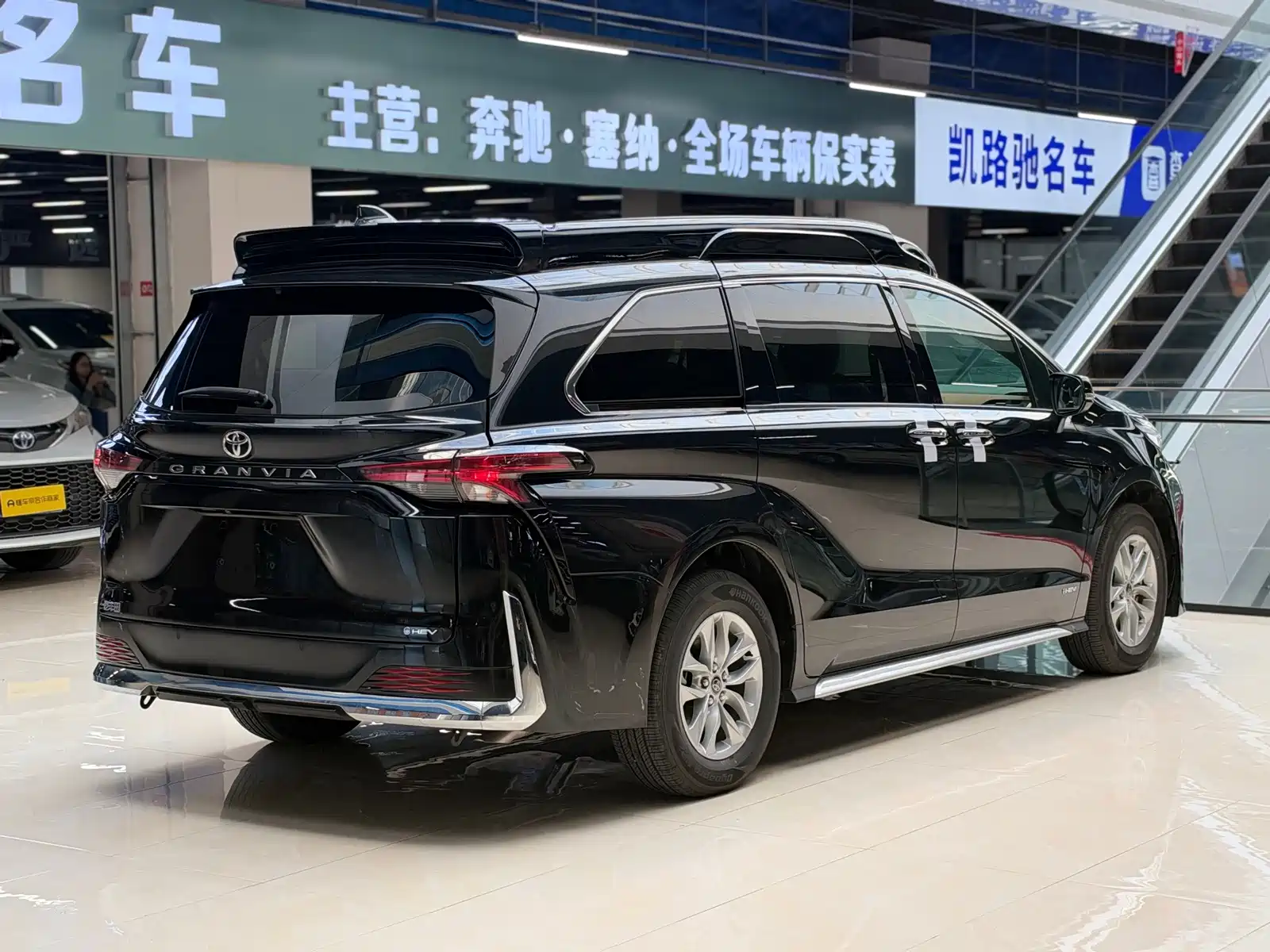 Фото 14 - Toyota Granvia