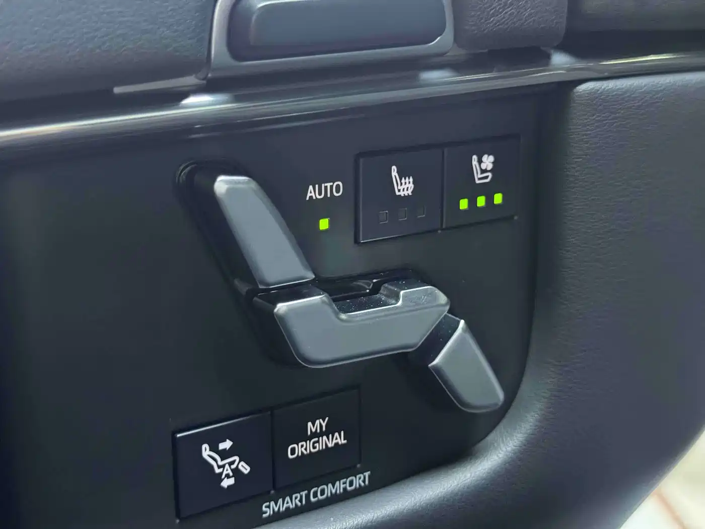 Toyota Vellfire 2024 2024 Crown Hybrid 2.5L Executive Premium Edition