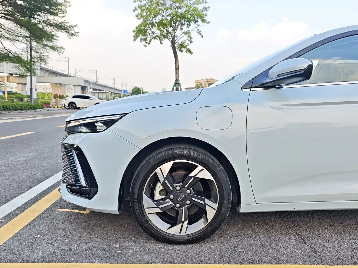 Geely Emgrand L HiP 2023 2022 1.5TD-DHT Pro 100KM Travel Edition