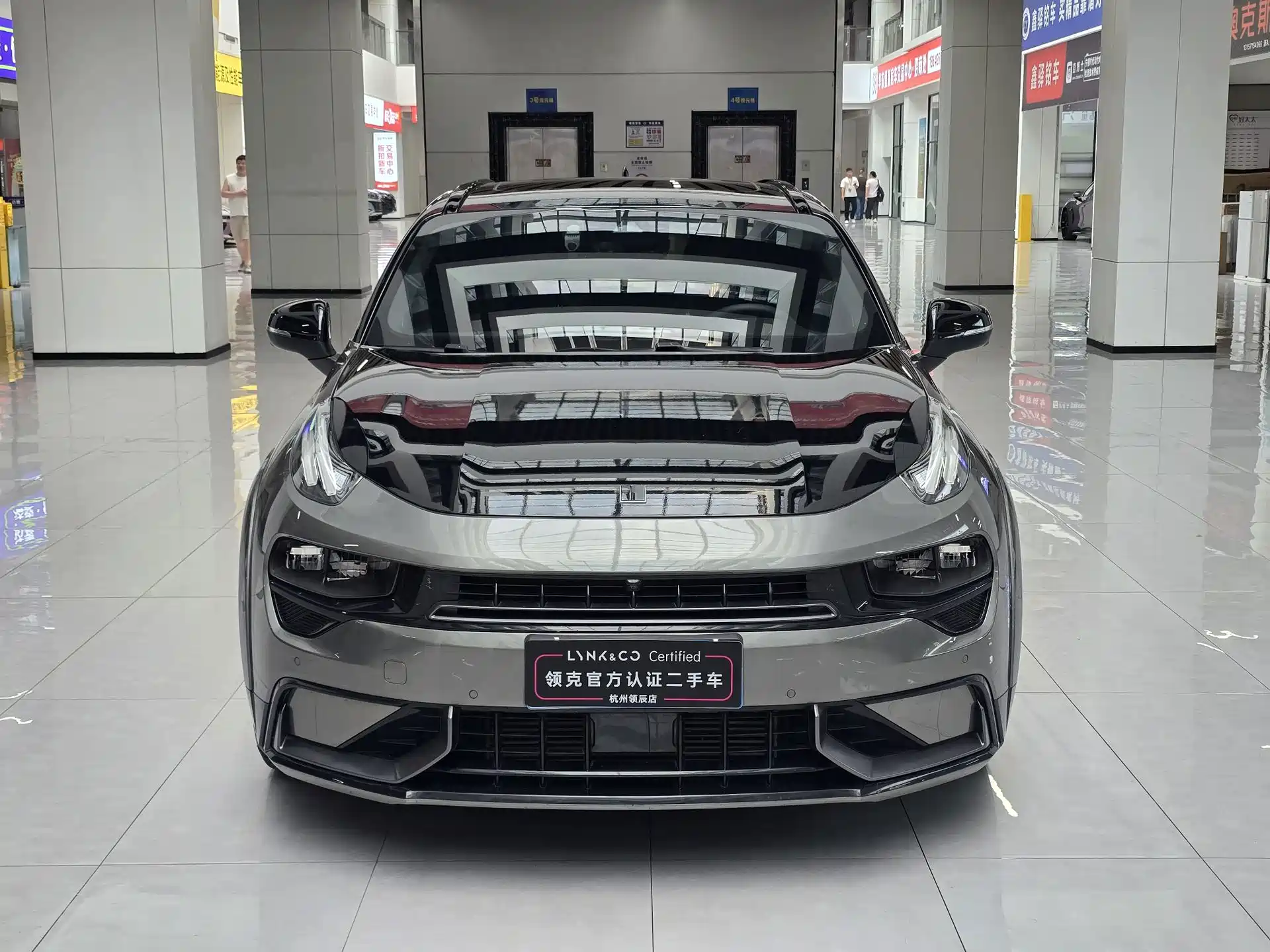 Фото 3 - Lynk & Co 02 Hatchback