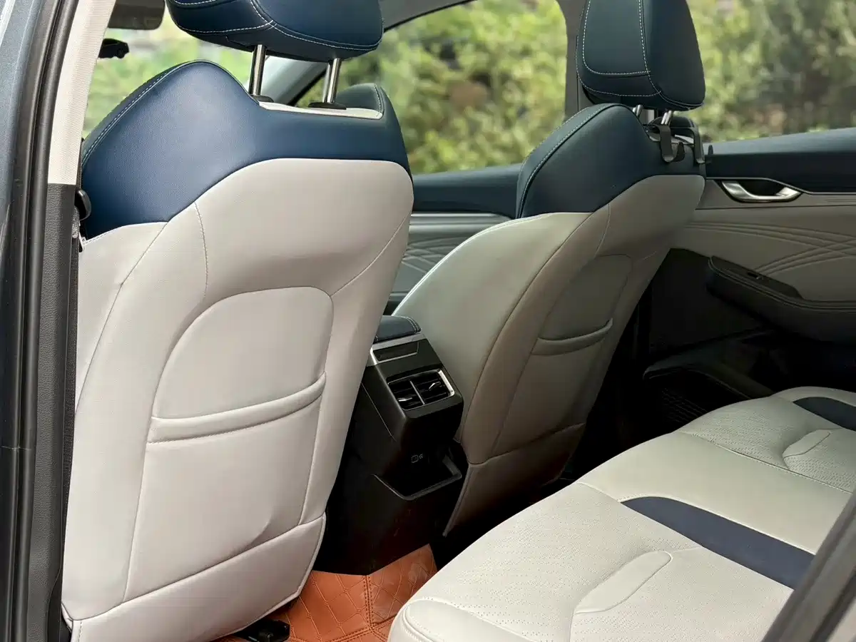Фото 6 - Geely Preface