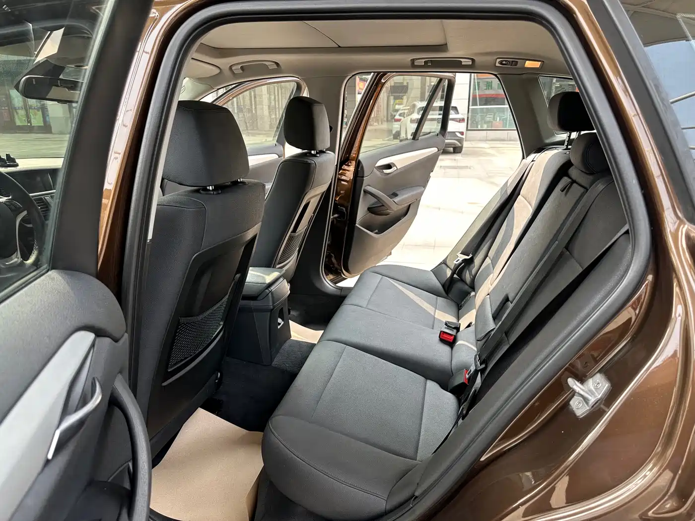 BMW X1 2014 sDrive18i Leading Edition фото 19