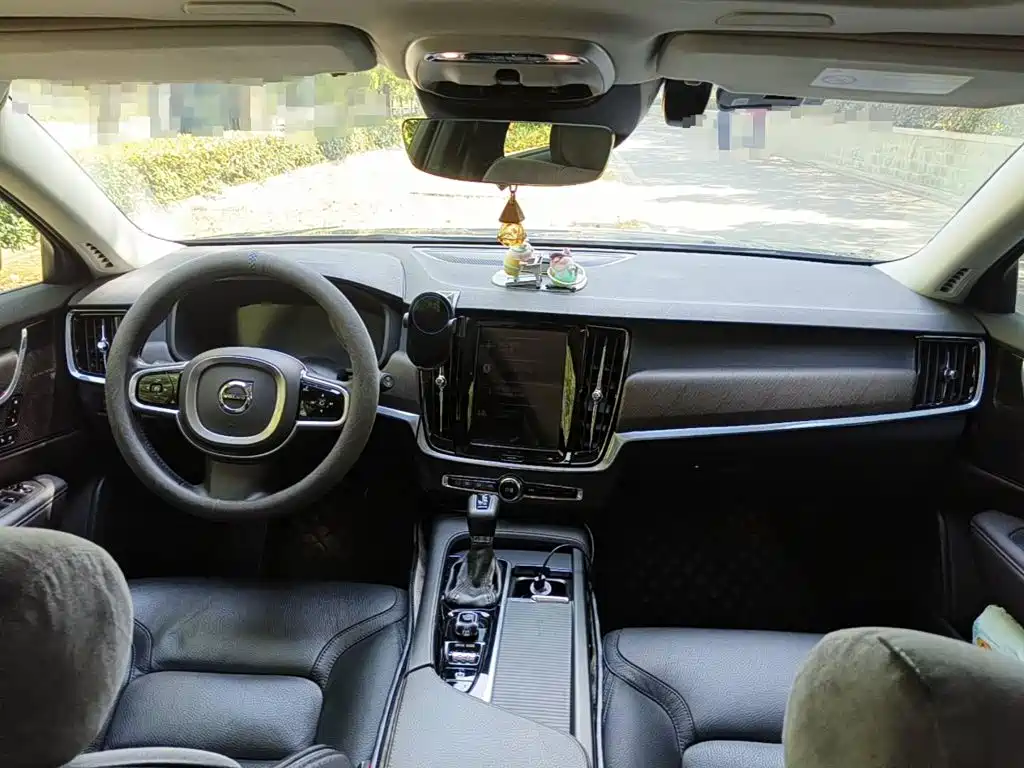 Фото 11 - Volvo V90