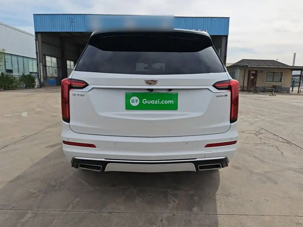 Photo 6 - Cadillac XT6