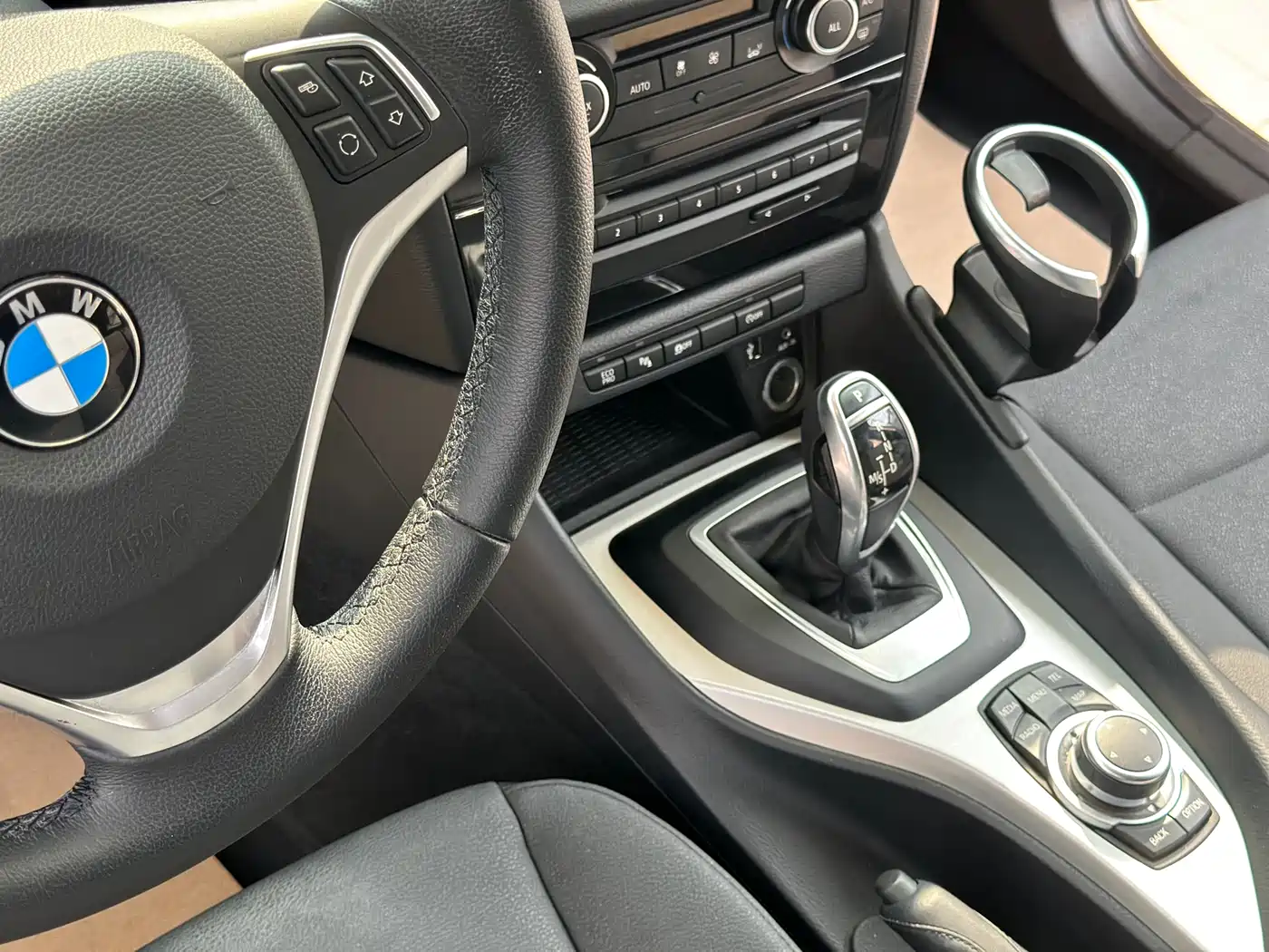 BMW X1 2014 sDrive18i Leading Edition фото 18
