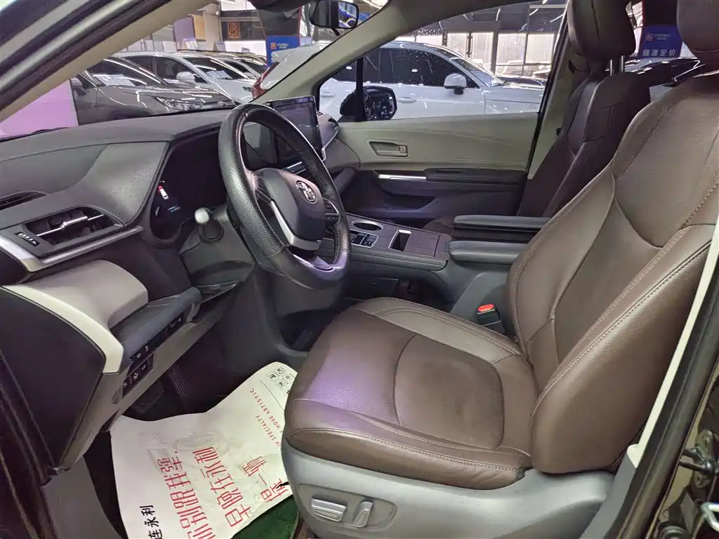 Toyota Sienna 2023 2.5L Hybrid Comfort Edition фото 10