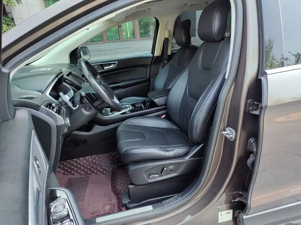 Фото 11 - Ford Edge