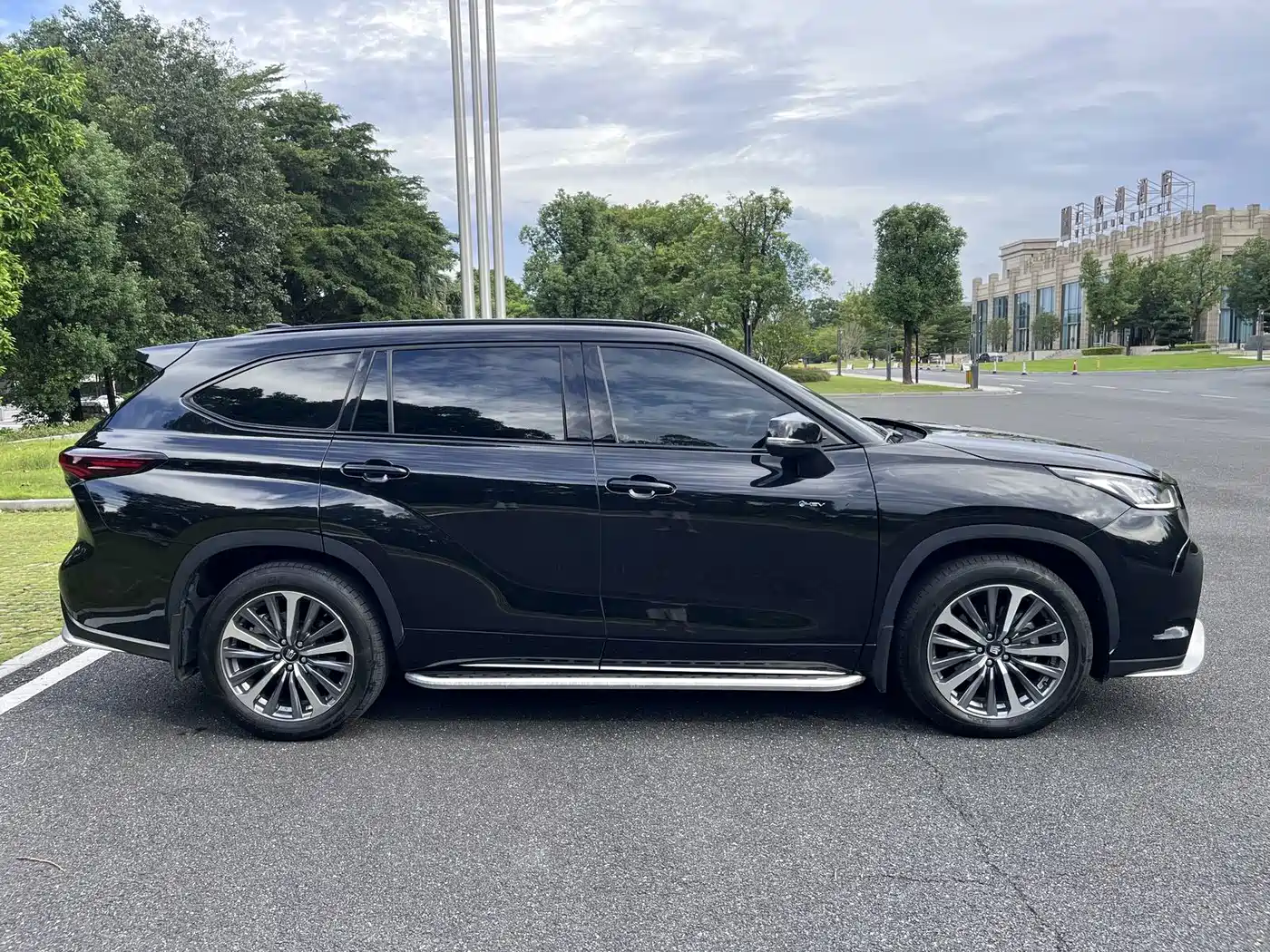 Toyota Crown Kluger 2025 2024 2.5L HEV 4WD Luxury Edition