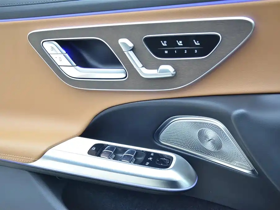 Mercedes-Benz E-Class 2026 E 300 L Luxury фото 12