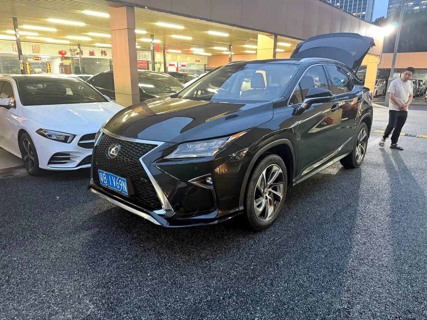 Фото 1 - Lexus RX