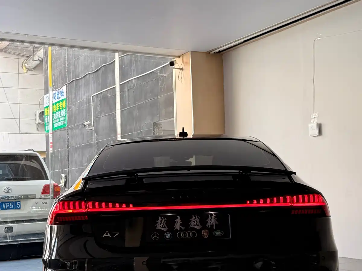 Фото 10 - Audi A7