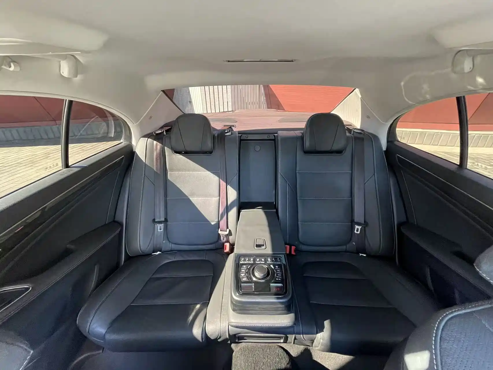 Photo 18 - Hongqi H7