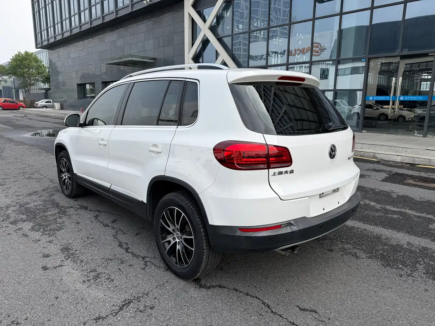 Volkswagen Tiguan 2015 1.8TSI Automatic 2WD Highline фото 11
