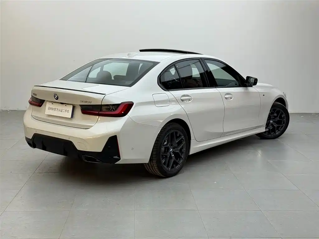 BMW 3 Series 2025 330i M Sport Night Edition фото 4