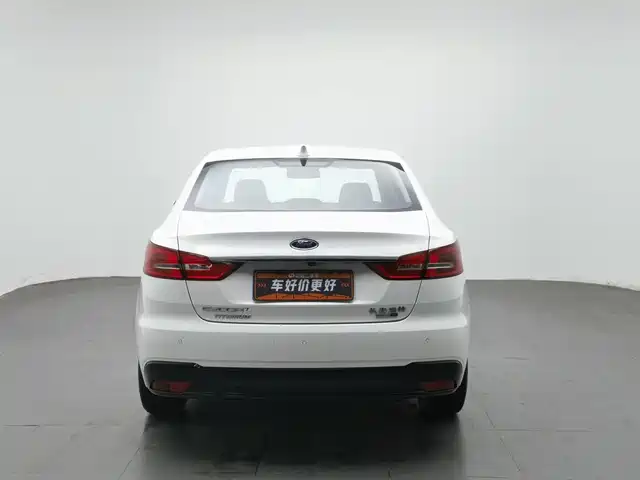 Ford Escort 2019 EcoBoost 125 Automatic Ultimate — фото 4