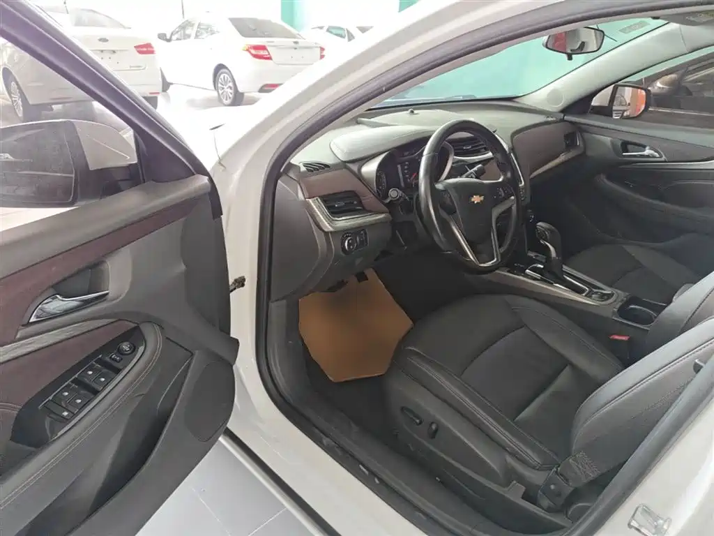 Chevrolet Malibu 2017 1.5T Automatic Luxury Edition фото 16