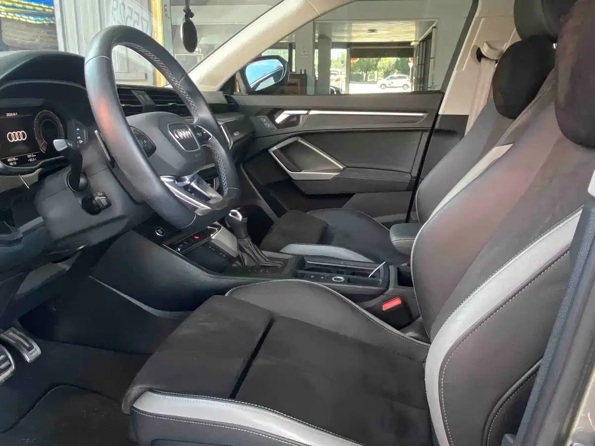 Фото 8 - Audi Q3
