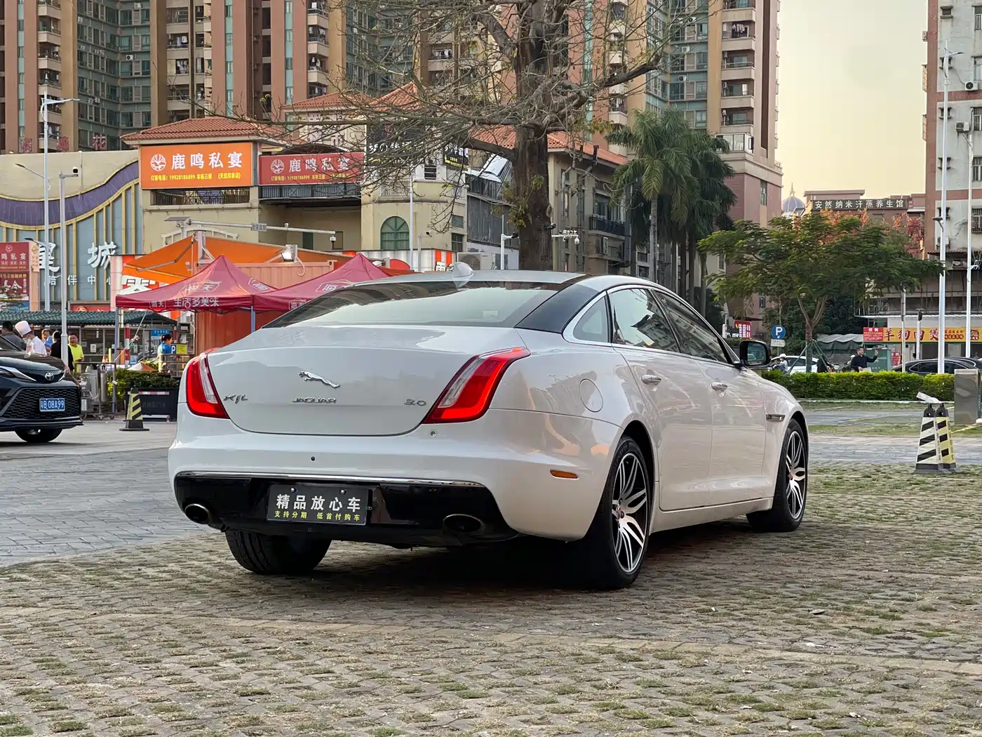 JAGUAR XJ