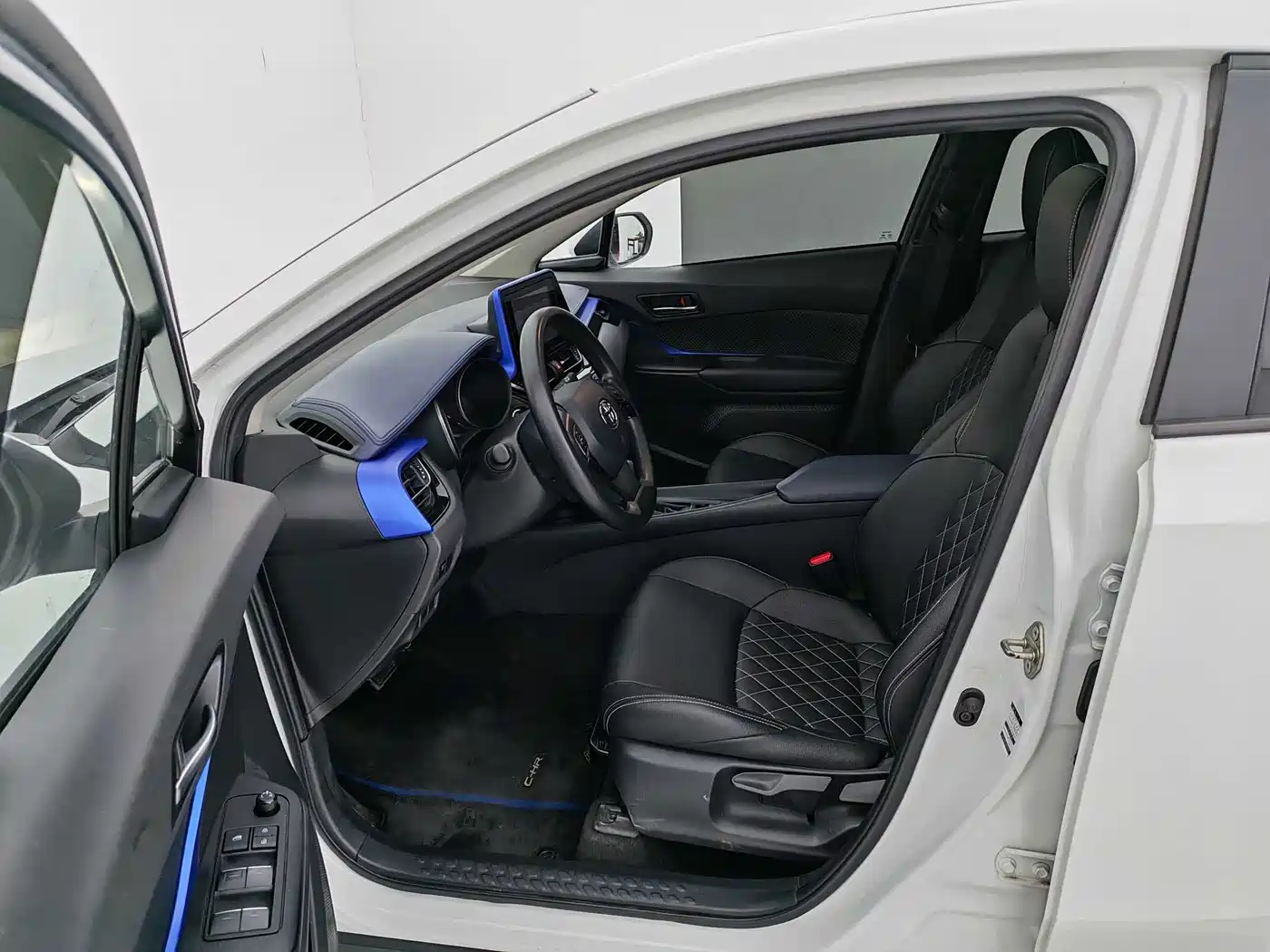 Toyota C-HR 2021 2.0L Comfort Edition фото 6