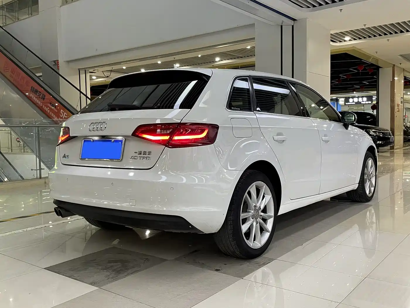 Audi A3 2015 Sportback 40 TFSI Automatic Comfort фото 4