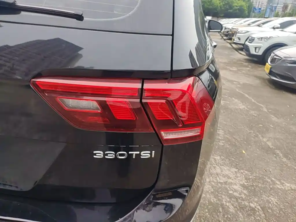 Фото 8 - Volkswagen Tiguan L