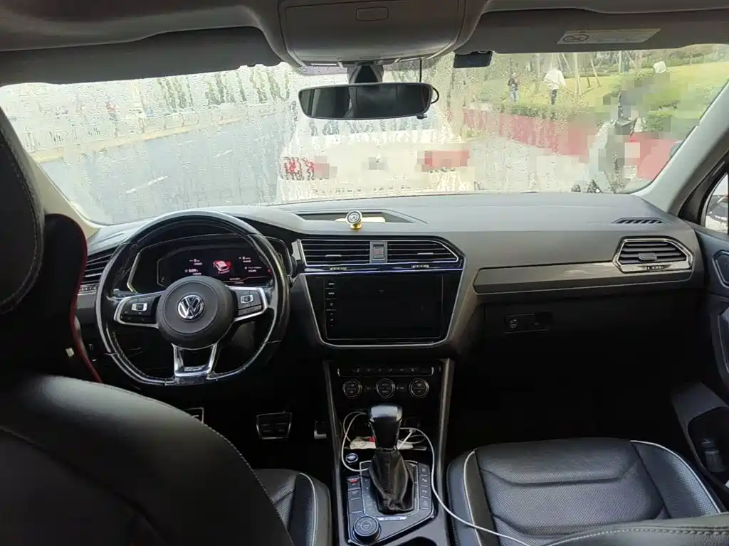Фото 11 - Volkswagen Tiguan L