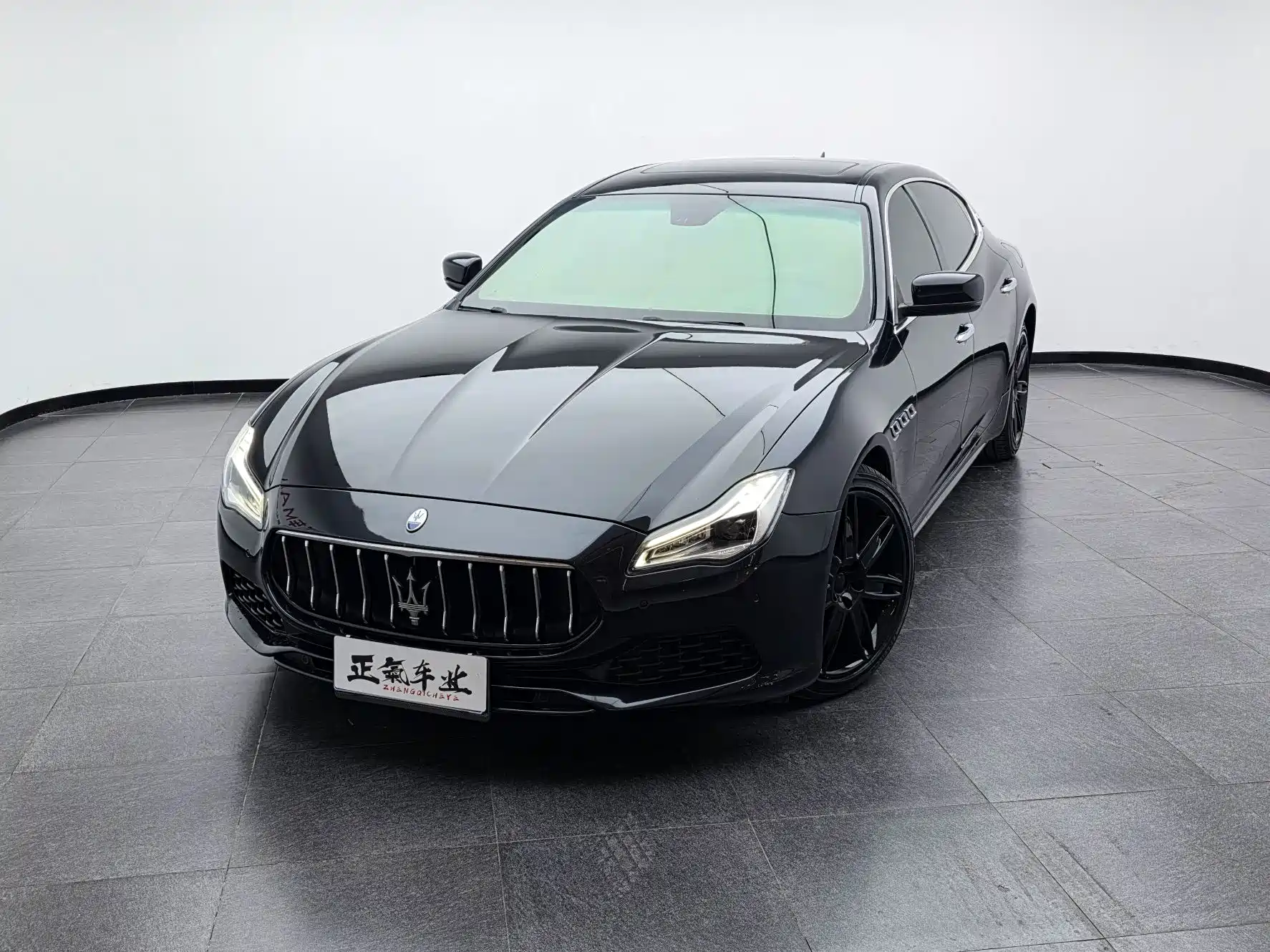 Photo 1 - Maserati Quattroporte