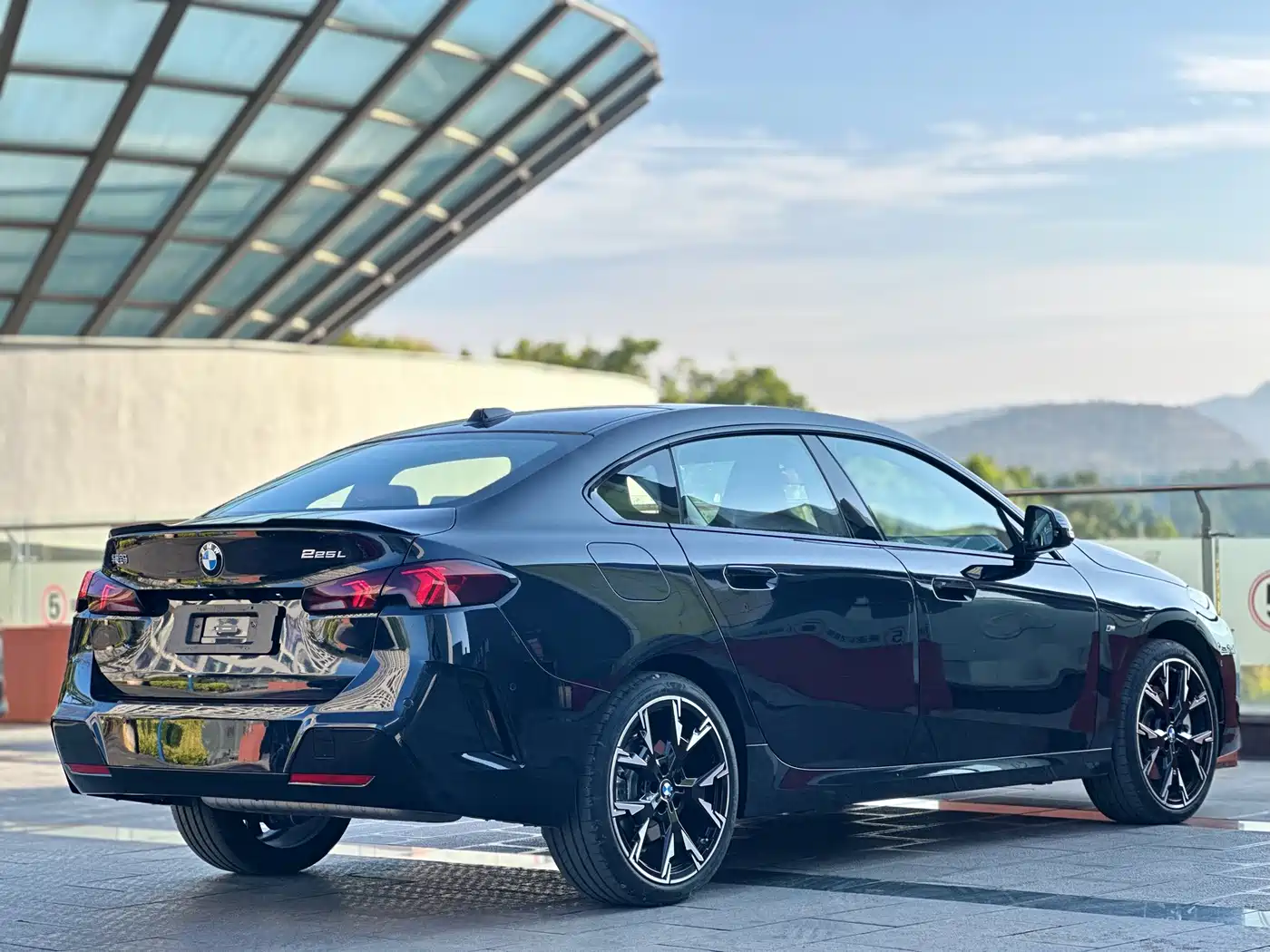 BMW 2 Series 2025 225L M Sport Moonlight Package фото 4