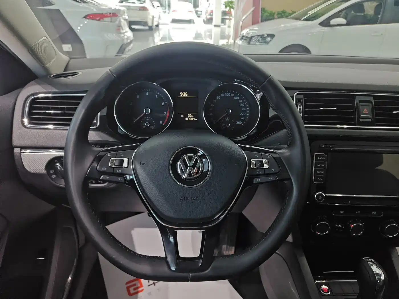 Volkswagen Sagitar 2017 230TSI Automatic Comfort фото 6