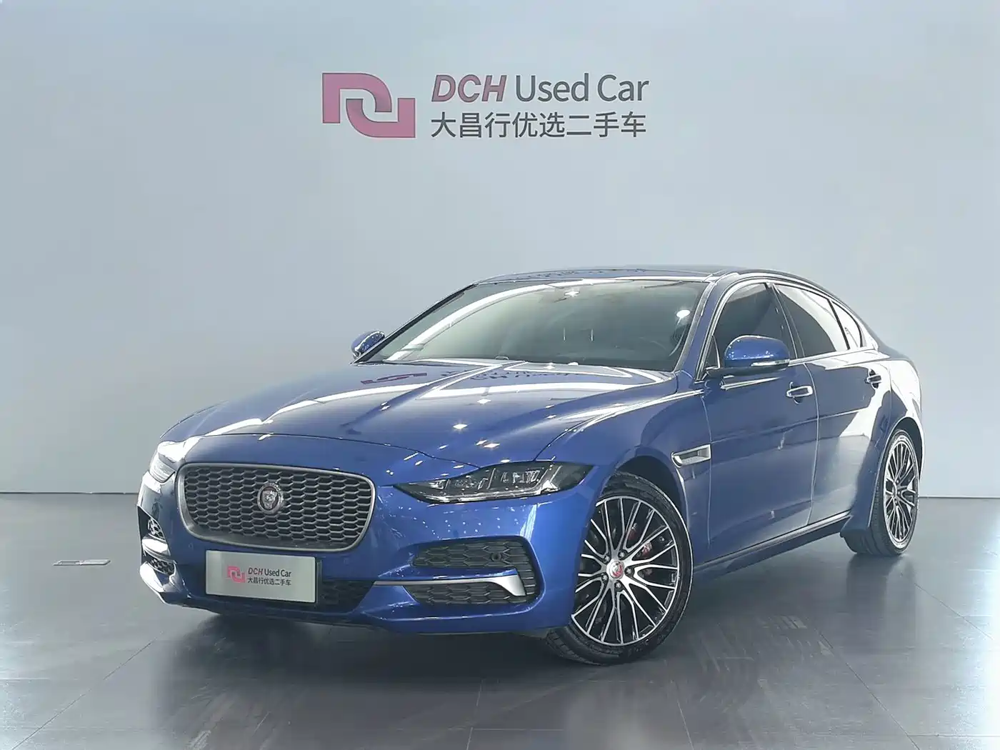 Фото 1 - Jaguar XEL