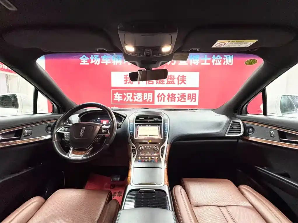 LINCOLN NAVIGATOR (IMPORT)