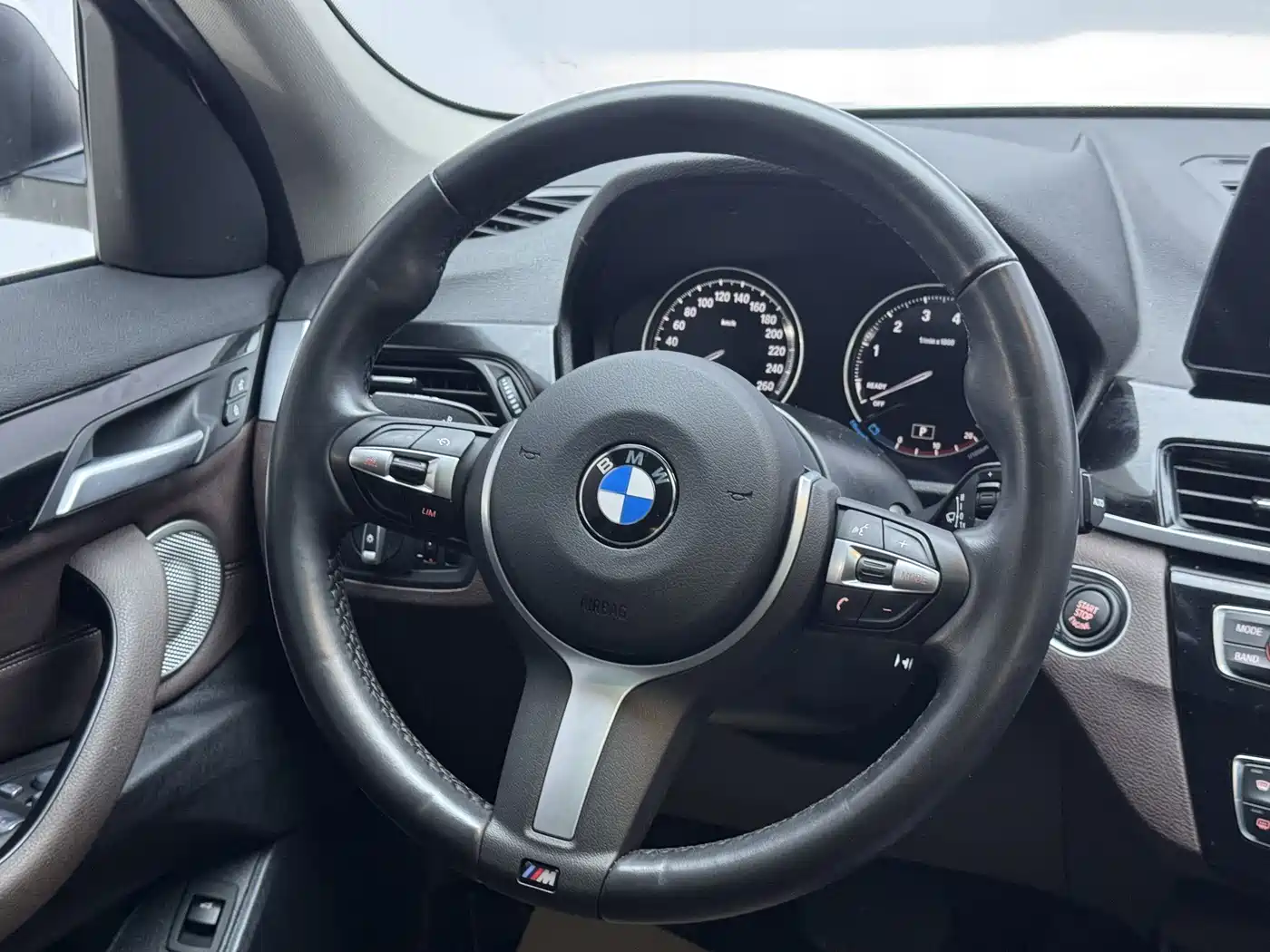 BMW X1 2022 sDrive25Li Leading фото 6