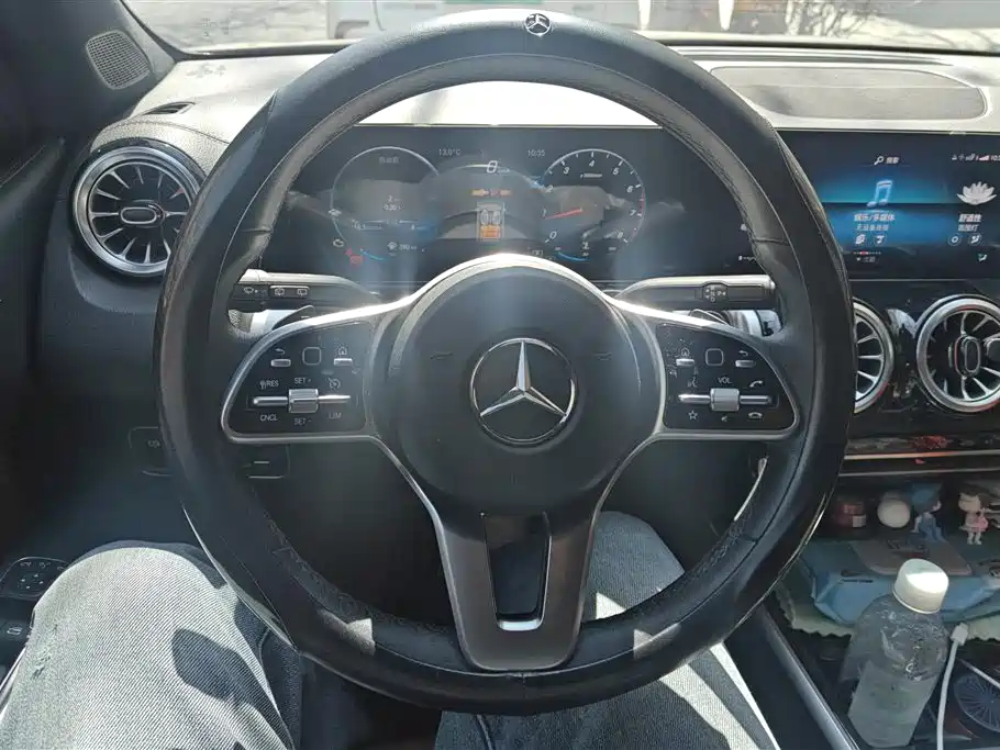 MERCEDES-BENZ GLB